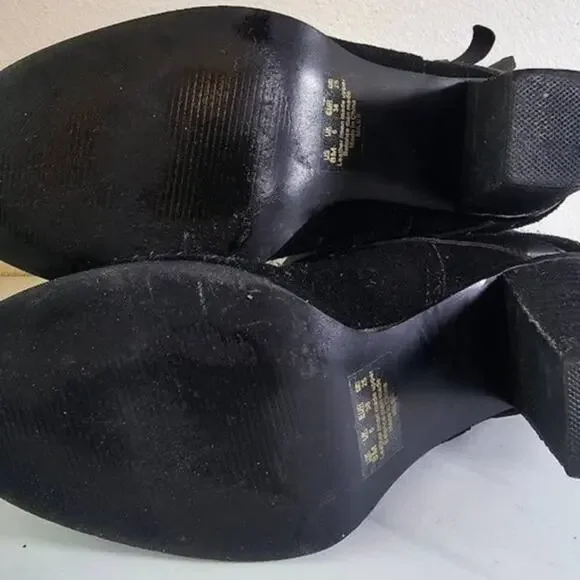 Carlos Black Leather Booties- Women's Size 8.5- Estimated Retail- $99 - Picture 6 of 7